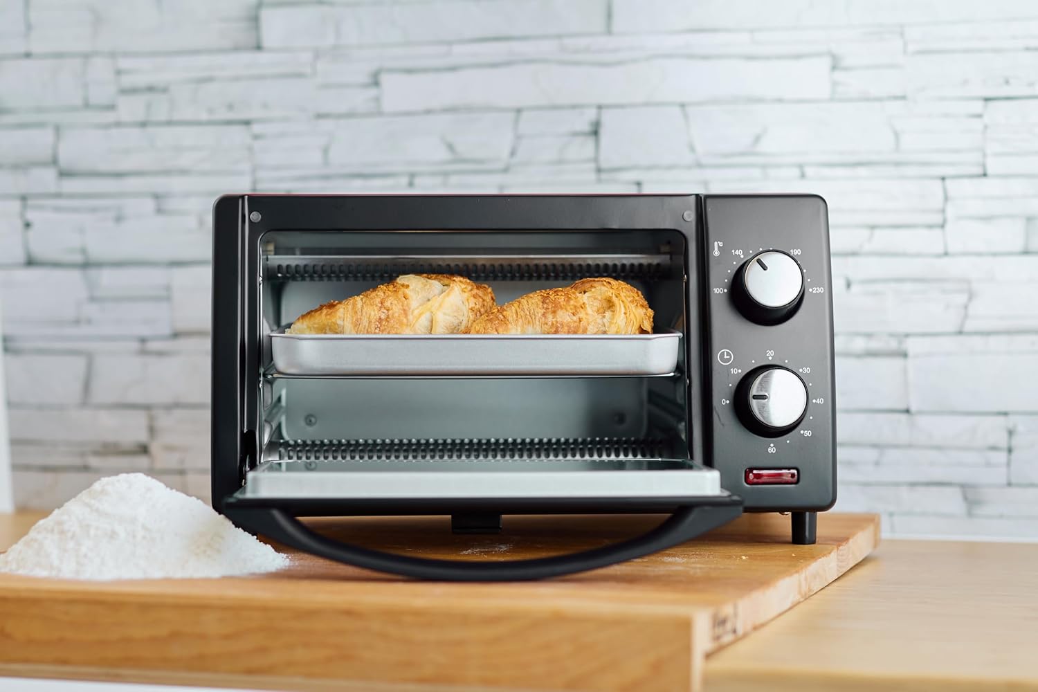 Girmi FE10 Forno elettrico, 800 W, 10 Litri, Griglia INOX, Termostato Regolabile, Timer 60 min, Accesori inclusi, Nero/Rosso